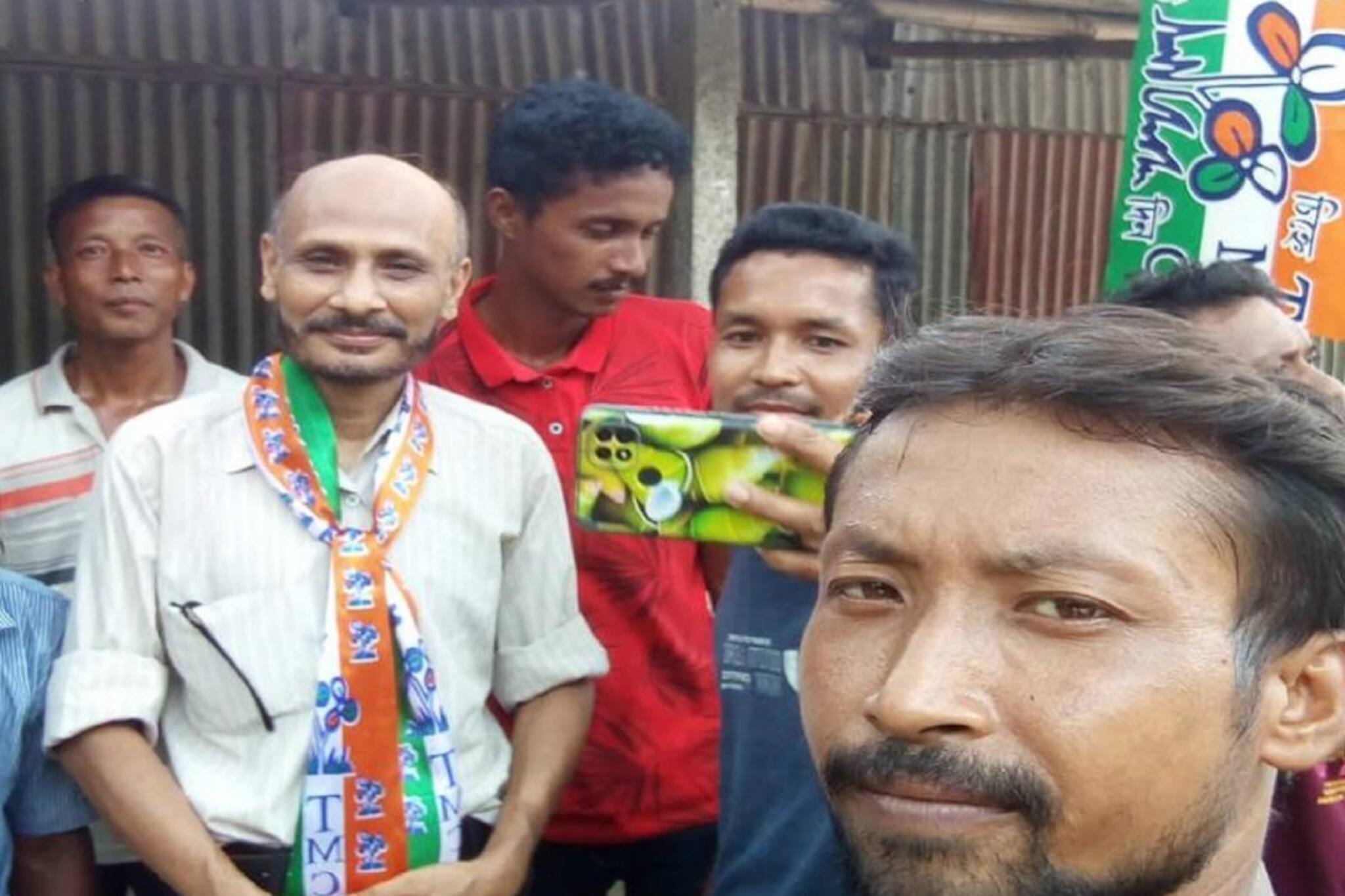 প্রিয় শিক্ষক নির্বাচনের প্রার্থী, কলেজ পড়ুয়ারা তৃণমূল প্রার্থীর হয়ে প্রচারে