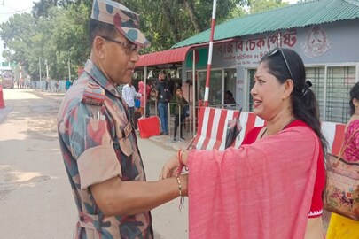 রাখি উদযাপন সীমান্তে! 
