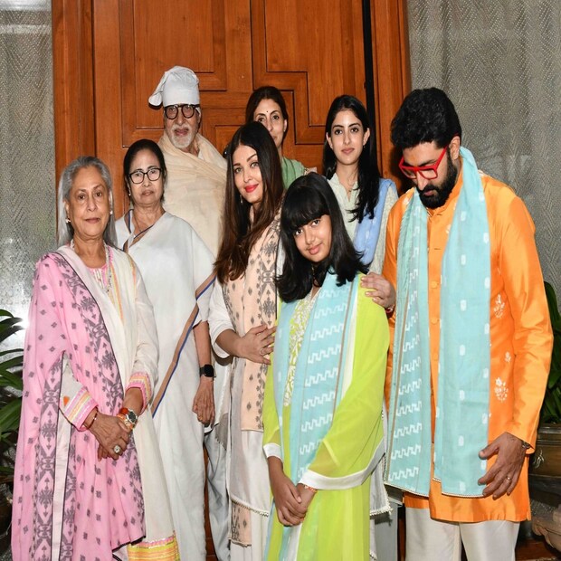 মমতা আরও বলেন, 'আমি ওঁকে আমন্ত্রণ জানাই। এবারও শাহরুখ, সলমান ও অনিল কাপুর যাবেন। আমি আজকে ওঁকে রাখি পরিয়েছি। আমরা ভাই বোনকে রাখি পরাই আজকের দিনে। রাখির দিন জলসায় আসতে পেরে ভাল লাগছে।'