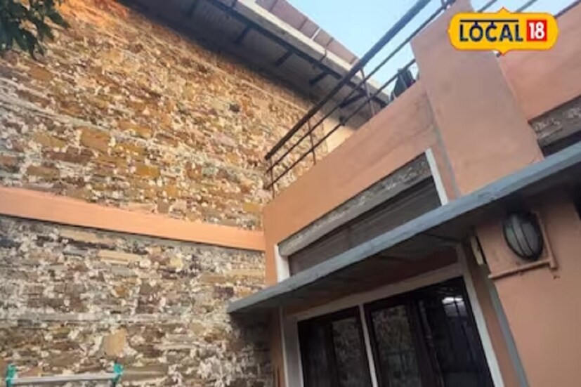 আশিস ও মধুলিকা জানান, রাজস্থানে নির্মিত সমস্ত পুরনো প্রাসাদ, হাভেলি ও বাড়িগুলো পাথর, চুন বা মাটি দিয়ে তৈরি করা হয়েছে। কোনও ছাদে সিমেন্ট, স্টিল ব্যবহার করা হয়নি। তবু বছরের পর বছর অক্ষত রয়েছে এসব বাড়ি। এই বিষয় থেকেই অনুপ্রেরণা পেয়েছেন তাঁরা।