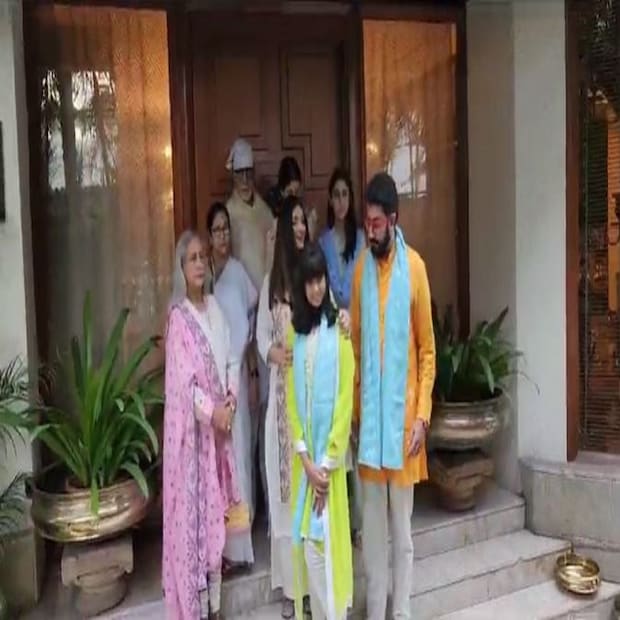 বচ্চন পরিবারের সঙ্গে দারুণ সম্পর্ক মমতা বন্দ্যোপাধ্যায়ের। মমতা বন্দ্যোপাধ্য়ায়ের সঙ্গে বিগ-বি ও জয়া বচ্চনের সম্পর্ক খুবই ঘনিষ্ঠ। বিগত বছর গুলিতে প্রদীপ জ্বালিয়ে কলকাতা চলচ্চিত্র উৎসবের উদ্বোধন করেছিলেন অমিতাভ। শুধু তাই নয়, মঞ্চে দাঁড়িয়ে নিজের পরিচয় দিয়েছিলেন ‘বাংলার জামাই’ বলে। তাঁর মুখে শোনা গিয়েছিল রবীন্দ্রনাথ ঠাকুর, সত্যজিৎ রায়ের কথা। (রিপোর্টার-- আবীর ঘোষাল)