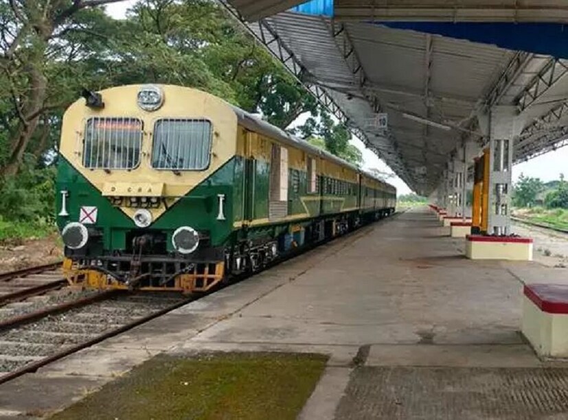 তবে এই বিশাল রেল পথের নানা গল্প মাঝে মধ্যেই আমাদের অবাক করে। তেমনই ভারতের সব থেকে ছোট রেলপথ আছে যার দুই স্টেশনের মধ্যে দৈর্ঘ্য মাত্র তিন কিলোমিটার! photo source collected 