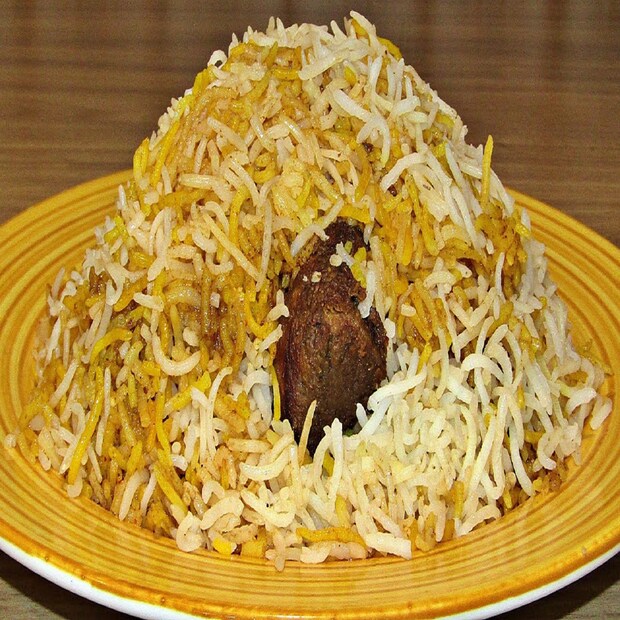 চারবাগ স্টেশনে মেলে লখনউ বিরিয়ানি। 