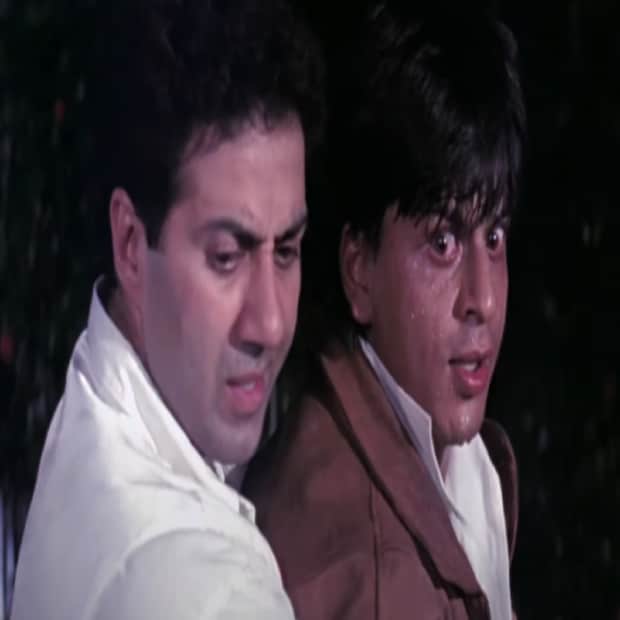 বলিউড সূত্রে খবর, ছবিতে ভিলেনের চরিত্রে সুযোগ ছেড়েছিলেন আমির খান ও অজয় দেবগণ। পরে শাহরুখ খান সেই চরিত্রে অভিনয় করে বাজিমাত করেন। 