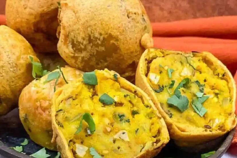 ১০ নম্বর: আলু বোন্ডা- দক্ষিণ ভারতীয় খাবার। আলু সিদ্ধ করে পুর বানিয়ে লাল লাল করে ভাজা চপের মতো।