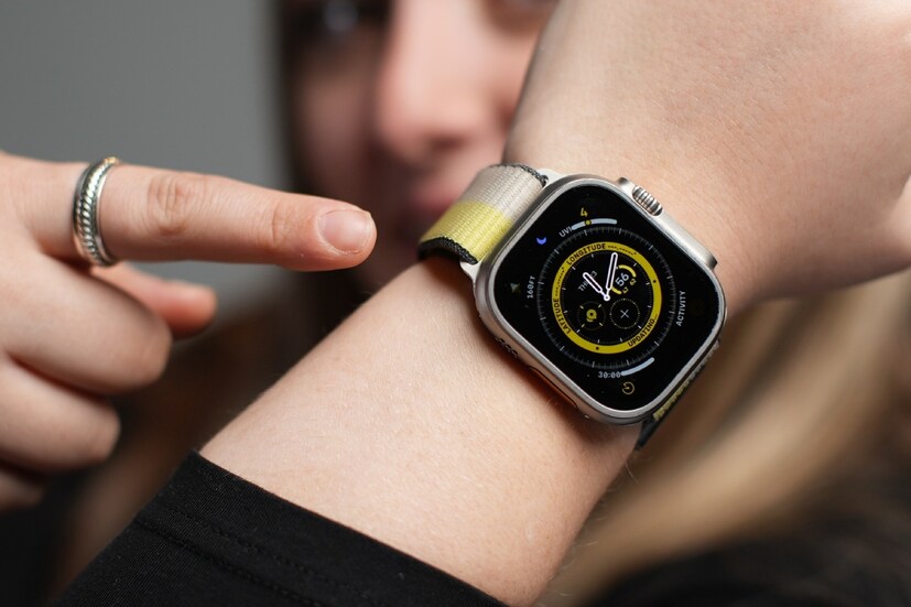 বর্তমান Apple Watch Ultra-র বিভিন্ন কেস কালার অপশন নেই। MacRumors এর মতে, সংস্থা ওয়াচ আল্ট্রা‌র জন্য একটি ডার্ক টাইটানিয়াম রঙের বিকল্প প্রস্তাব করার কথা বিবেচনা করেছিল। কিন্তু, শেষ পর্যন্ত পরীক্ষার পরে এটির বিরুদ্ধে সিদ্ধান্ত নেওয়া হয়। কারণ ডিজাইনাররা এতে সন্তুষ্ট ছিলেন না।