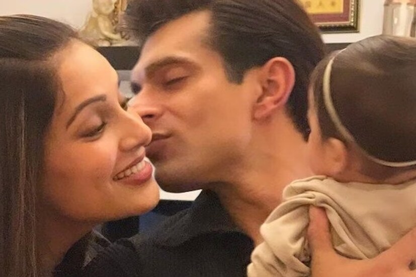 জন্মের পর থেকেই অসুস্থ ছিল বিপাশার একরত্তি। ভেন্ট্রিকুলার সেপটাল ডিফেক্টে আক্রান্ত হয় সে। অর্থাৎ সদ্যোজাতর হৃদযন্ত্রে দু’টি ছিদ্র ছিল। সেই সময়ে চিকিৎসকরা বলে দিয়েছিলেন, মেয়ের যেন কোনওভাবে ফুসফুসে সংক্রমণ না হয়।