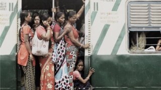 ট্রেনের কামরায় সাপ আতঙ্ক