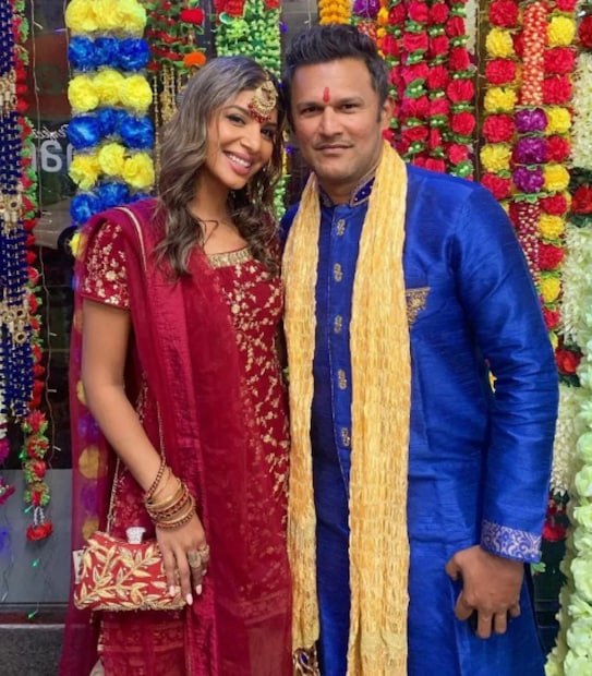 ২০১৭ থেকে ৩ বছর গঙ্গা ও প্রণিতা সঙ্গে ডেটিং করার পর ২০২০ সালে বিয়ে করার সিদ্ধান্ত নেন তারা। ২০২০ সালে চার হাত এক হয় দুজনের। বিয়েছে জমকালো অনুষ্ঠানোর আয়োজন করা হয়েছিল। (ছবি সৌঃ ইনস্টাগ্রাম)