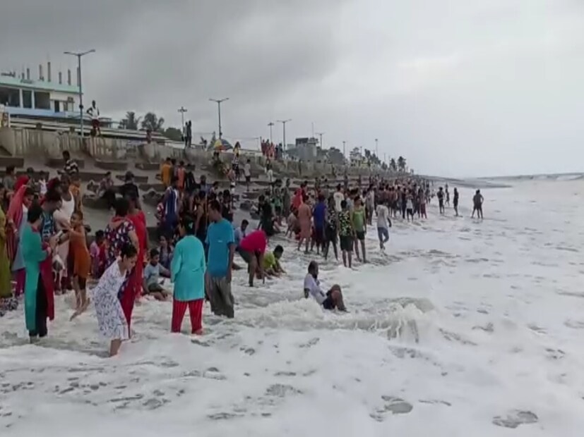 *বাঙালির পছন্দের ডেস্টিনেশন দিঘা। সমাজের সব স্তরের মানুষ কাজের ফাঁকে সুযোগ পেলেই সমুদ্রের অমোঘ আকর্ষণে ছুটে আসেন। ফাইল ছবি।