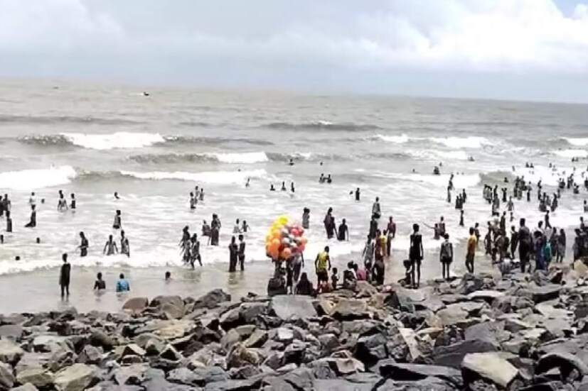 পরবর্তীকালে, ১৯২৩ সালে জন ফ্রান্স স্মিথ নামে এক ইংরেজ ব্যবসায়ী পর্যটক এই সৈকত শহরের সৌন্দর্যে আকৃষ্ট হয়ে বাংলো বানিয়ে দিঘায় বসবাস করতে শুরু করেন। তাঁর বিভিন্ন লেখা থেকে বাড়তে থাকে দিঘার জনপ্রিয়তা।
