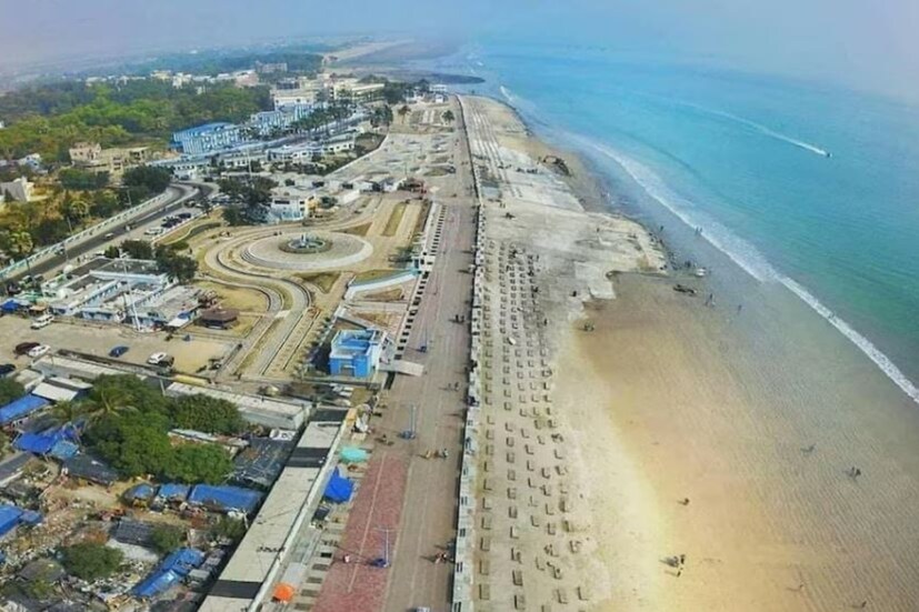 চলতি সপ্তাহে দিঘায় পর্যটকের ভিড় বাড়ছে। সমুদ্রের ভয়ঙ্কর রূপ উপভোগ করার জন্য বহু পর্যটক এসেছেন। এমনিতেই বর্ষাকালে দিঘায় পর্যটকের সংখ্যা বেশি হয়। 