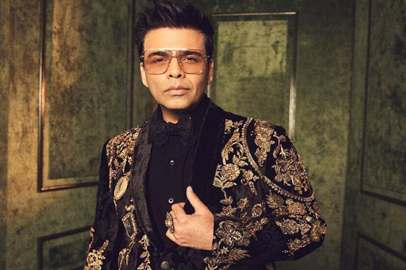 সাত বছর পর পরিচালকের আসনে। তার আগের তিন বছর খুবই কঠিন সময় কেটেছে তাঁর। সুশান্ত সিং রাজপুতের মৃত্যুর পর স্বজনপোষণের অভিযোগে বারবার কাটগড়ায় তোলা হয়েছিল তাঁকে। সেই করণ জোহর সদ্যই জাতীয় পুরস্কার গ্রহণ করলেন রাষ্ট্রপতি দ্রৌপদী মুর্মুর হাত থেকে।