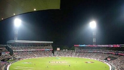 ইডেনের ড্রেসিংরুমে আগুন ! দমকলের তৎপরতায় পরিস্থিতি নিয়ন্ত্রণে ইডেনের ড্রেসিংরুমে আগুন ! দমকলের তৎপরতায় পরিস্থিতি নিয়ন্ত্রণে