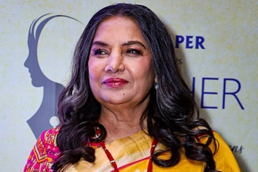 শাবানা আরও বলেন,পুরো ফিল্ম জুড়ে আমি হাততালি, শিস, উল্লাস আর চিৎকার করছিলাম। আমি উত্তেজনায় পাগল হয়ে গিয়েছিলাম। যা তাকে বিরক্ত করেছিল৷
