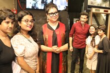 'প্রিয়া' সিনেমা হলে হাজির টোটা-চূর্ণী, সেলফি তোলার হিড়িক ভক্তদের, রইল ছবি