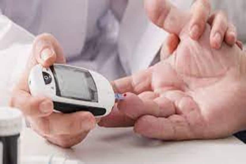 High Blood Sugar Control Tips: ডায়াবেটিস জীবনকে শেষ করে দিলেও এই রোগ নির্মূলের কোনও রাস্তা নেই ৷ ব্লাডসুগার নিয়ন্ত্রিত হতে পারে ৷ প্রতীকী ছবি ৷