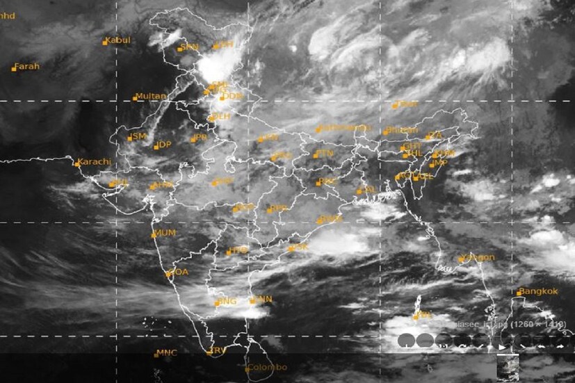 হিমালয় পাদদেশ দিয়ে সক্রিয় মৌসুমী অক্ষরেখা বিস্তৃত রয়েছে৷ মৌসুমী অক্ষরেখার পশ্চিম ভাগ হিমালয় পাদদেশ সংলগ্ন এলাকায় অবস্থিত। পূর্বের অংশ গোরখপুর ও ভাগলপুর থেকে মালদহ হয়ে পূর্ব দিকে মনিপুর পর্যন্ত মৌসুমী অক্ষরেখা বিস্তৃত। সিকিম ও উত্তরবঙ্গ থেকে একটি অক্ষরেখা দক্ষিণবঙ্গের উপর দিয়ে উত্তর পশ্চিম বঙ্গোপসাগর পর্যন্ত বিস্তৃত।