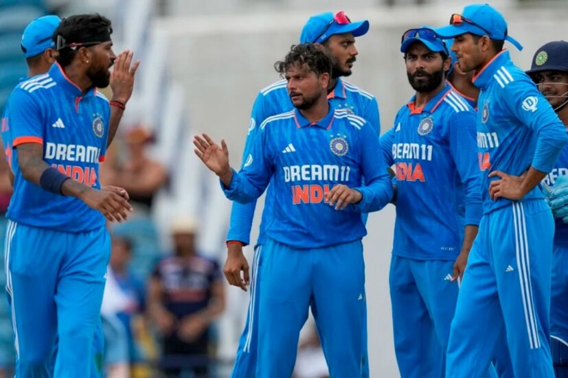 এক ঝলকে দেখে নিন দ্বিতীয় টি-২০ ম্যাচে ভারতীয় দলের সম্ভাব্য একাদশ: শুভমান গিল, ইশান কিশান (উইকেটকিপার), তিলক ভার্মা, সূর্যকুমার যাদব (সহ অধিনায়ক), হার্দিক পান্ডিয়া (অধিনায়ক), সঞ্জু স্যামসন, অক্ষর প্যাটেল, কুলদীপ যাদব, মুকেশ কুমার, অর্শদীপ সিং, যুজবেন্দ্র চাহল।