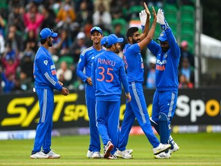 ৩২৭ দিন পর ফিরে ভারতের জার্সিতে উইকেট বুমরাহর