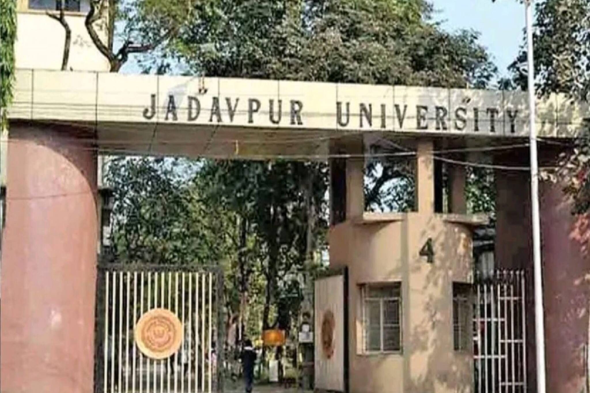 Jadavpur University: পড়ুয়া মৃত্যুতে বাড়ছে ক্ষোভ! যাদবপুরের ছাত্রীদের সোশ্যাল মিডিয়ায় কদর্য আক্রমণ, অভিযোগ দায়ের