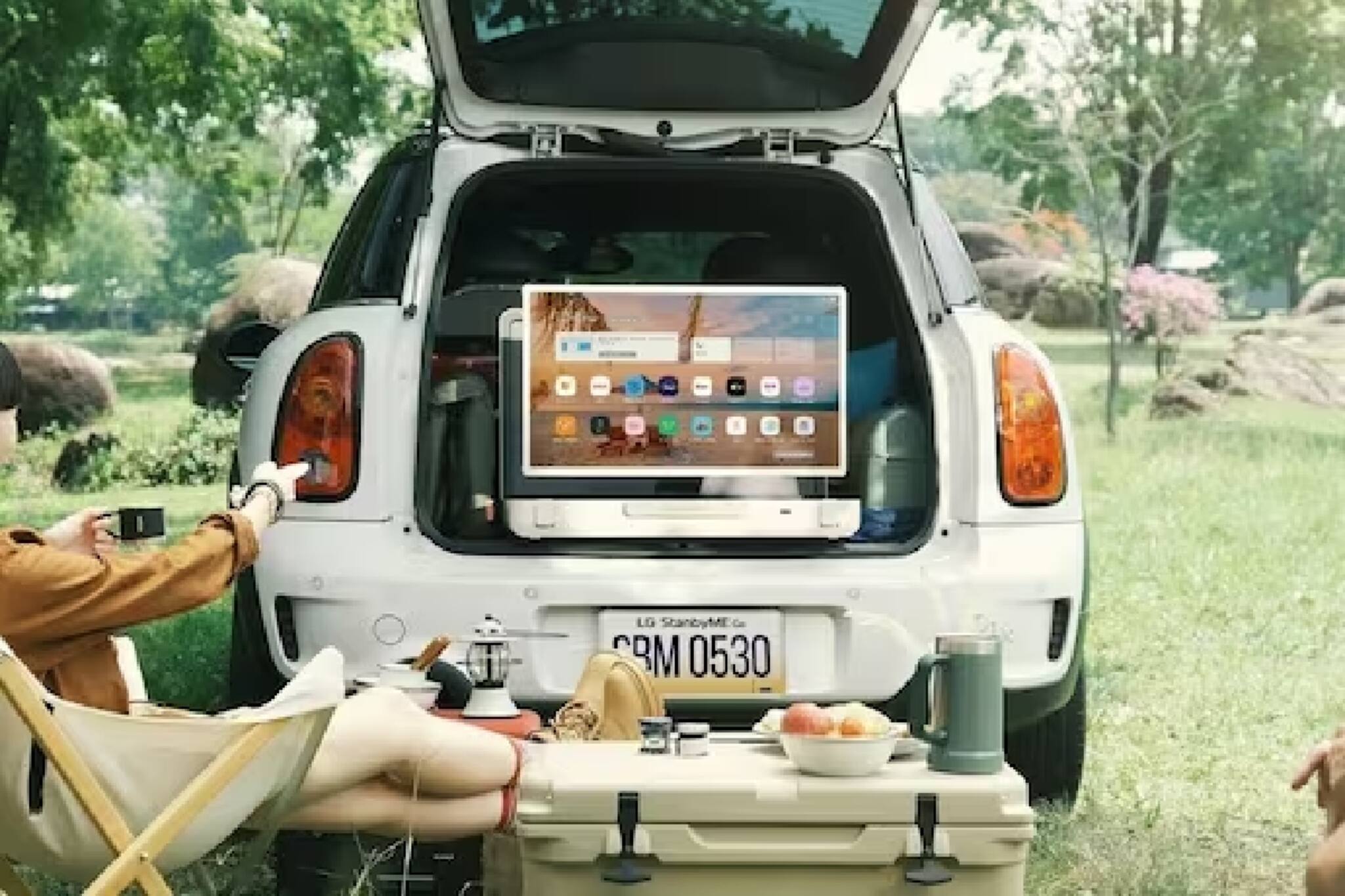 LG Suitcase TV : LG নিয়ে এসেছে নতুন ‘স্যুটকেস টিভি’, যে কোনও জায়গায় নিয়ে যাওয়া যাবে, ফিচারও তুখোড়!