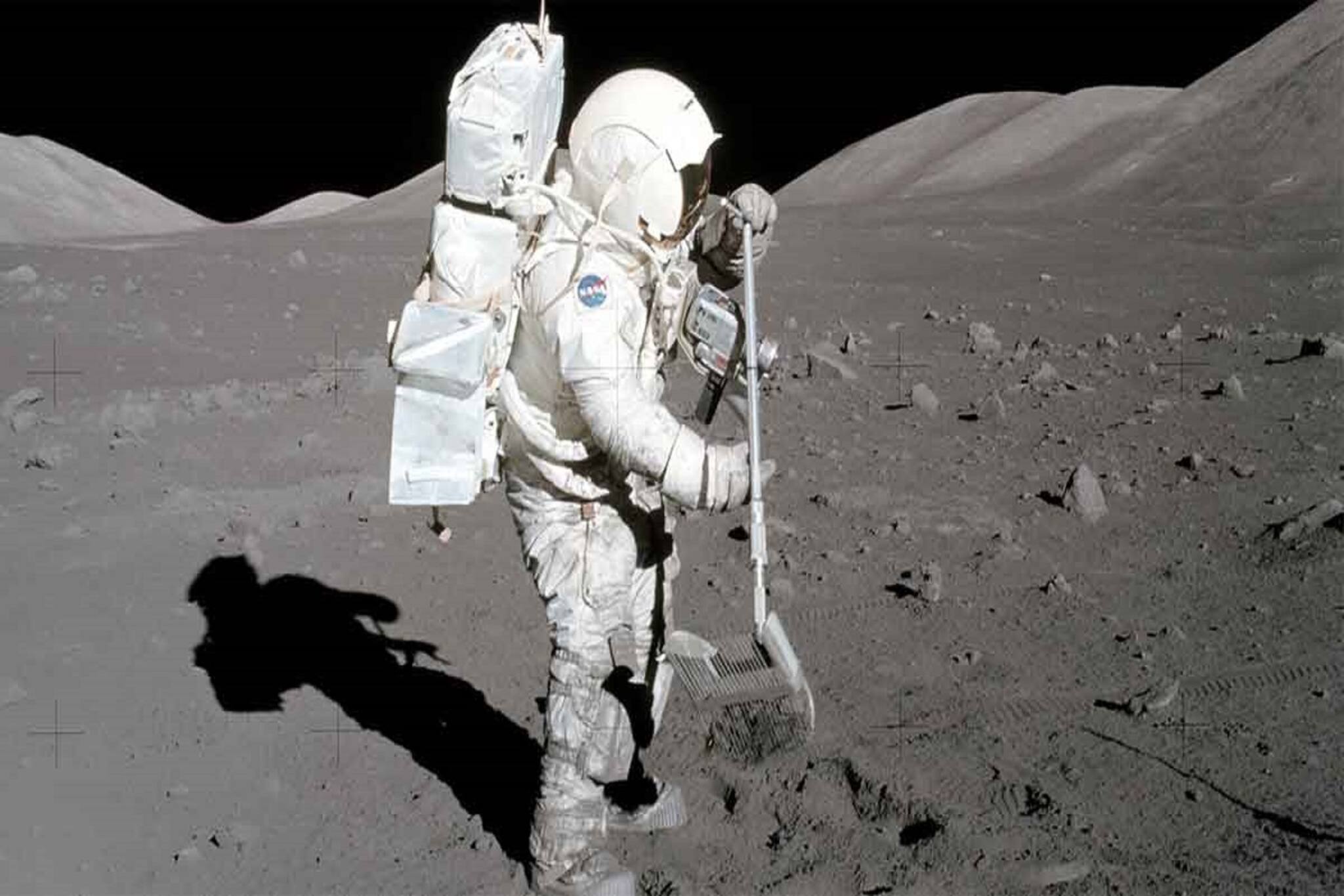 পৃথিবীতে আপনার ওজন ৬০ কেজি হলে চাঁদে আপনার ওজন কত? এতটাই কম যে শুনলে চমকে উঠবেন!