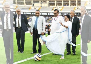 ডার্বির খোঁজ রাখেন! ইস্টবেঙ্গল না কি মোহনবাগান, কোন দলের সমর্থক মমতা বন্দ্যোপাধ্যায়? (Photo Courtesy: Mamata Banerjee/Facebook Page)