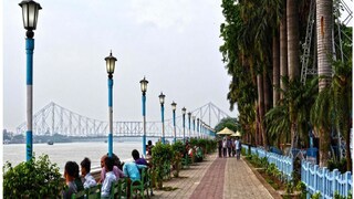 পার্ক শুরু হওয়ার সময় থেকেই এখানে কাজ করেন এই বিদ্যুৎ কর্মীরা পার্ক শুরু হওয়ার সময় থেকেই এখানে কাজ করেন এই বিদ্যুৎ কর্মীরা