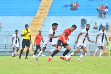 Mohammedan SC: চাকরি হারিয়ে কলকাতায় বেকায়দায় মহমেডানের কাশ্মীরী কোচ