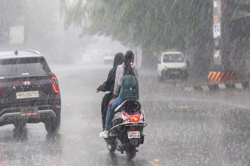 Monsoon Depression Heavy Rain Latest Update: জানতে পারা গিয়েছে বাংলাদেশ থেকে ২০০ কিমি দক্ষিণ-পূর্ব ৷ পশ্চিমের দিঘা থেকে ৪৩০ কিমি দক্ষিণ-পূর্বে অবস্থান করছে নিম্নচাপটি ৷ প্রতীকী ছবি ৷