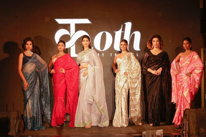  অভিনয় জগতে বেশ জনপ্রিয় মুখ ও জনপ্রিয় তারকা দম্পতি হল নীল-তৃনা। তবে এবারে তাঁদের নতুন পথ চলা।  এবার পুজোর সপ্তমী থেকে দশমীর সমস্ত এক্লুসিভ লুকের পোষাকে র‍্যাম্প শো তে দেখা গিয়েছে কলকাতা শহরের নামকরা মডেলদের। 