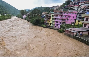 মামলিঘ গ্রামে মেঘভাঙা বৃষ্টিতে প্রাণ হারিয়েছেন অন্তত ৭ জন