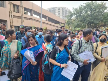প্রাথমিক শিক্ষা পর্ষদের পক্ষ থেকে নির্দেশিকা দিয়ে জানানো হয় বিবিধ কারণবশত সেই পরীক্ষার সূচিতে বদল করা হচ্ছে