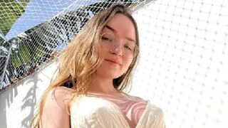 যদি কোনও পুরুষ তাঁর সঙ্গ চান, তিনি সানন্দে রাজি যদি কোনও পুরুষ তাঁর সঙ্গ চান, তিনি সানন্দে রাজি