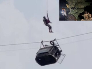 ১২০০ ফুট উচ্চতায় বিকল হয়ে পড়ে কেবল কার