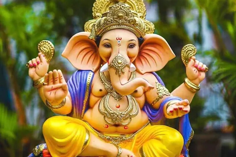 জ্যোতিষশাস্ত্র অনুসারে, শ্রাবণ মাসের বুধবারে গণেশের পুজো করলে বুধ গ্রহ শক্তিশালী হয়৷ জীবনে শান্তি নামে৷ বুধের প্রভাব দূর করতে শ্রাবণের মাসের প্রতি বুধবার নিম্নোক্ত কাজগুলি করলে প্রতিকার পাওয়া যায়৷