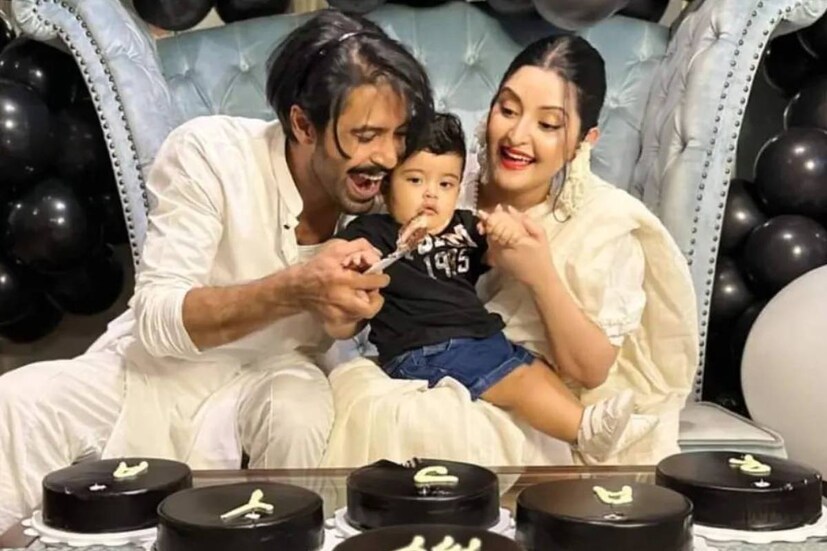রাজ আপাতত দেশে নেই। পরীমণির দাবি, ছেলের জন্মদিনের পরিকল্পনাতেও অংশ নেননি অভিনেতা। অভিনেত্রীর কথায়, &quot;অনুষ্ঠানের আর এক সপ্তাহ বাকি। অথচ বাবা হিসাবে রাজ কোনও দায়িত্বই পালন করল না। বিষয়টি দুঃখজনক। রাজ্য বড় হয়ে যখন জানতে পারবে, তার প্রথম জন্মদিনে বাবা পাশে ছিলেন না, রাজ্যর জন্য এটি কষ্টের হবে, দুঃখের হবে।&quot;