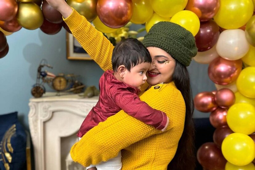 পরীমণির আক্ষেপ, বিশেষ দিনে রাজ্যের বাবা অর্থাৎ স্বামী শরিফুল রাজকে পাশে পাননি তিনি। অভিনেত্রী বলেন, &quot;আমি অনেক কষ্ট করে এটি জোগাড় করেছি। এই অনুষ্ঠানের জন্য রাজ্যের বাবা পাশে থাকলে এত কষ্ট নিতে হতো না আমাকে।&quot;