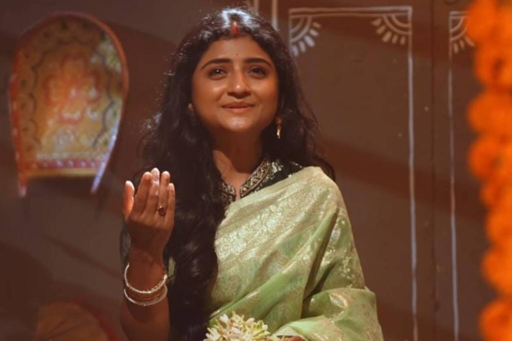 অনুরাগীদের জন্য নয়া চমক অদিতি মুন্সীর! মুক্তি পেল 'সাজাও ঝুলনা'