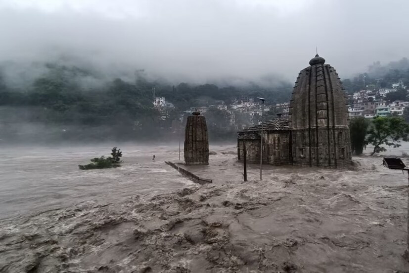  আবহাওয়া দফতরের ডিরেক্টর এম মহাপাত্র জানিয়েছেন, ট্রু লাইন এখনও স্বাভাবিক অবস্থায় পৌঁছায়নি। তিনি বলেন, “মৌসুমি অক্ষরেখার একটি অংশ মেরঠ ও দিল্লির মধ্যে অবস্থান রয়েছে। সেই কারণে দিল্লিতে বৃষ্টি হচ্ছে। স্কাইমেট ওয়েদারের ক্লাইমেট অ্যান্ড মেটিওরোলজির ভাইস প্রেসিডেন্ট মহেশ পালাওয়াত জানাচ্ছেন, দিল্লি এনসিআর (জাতীয় রাজধানী অঞ্চল) এবং পূর্ব-মধ্য ভারতে ১-২ দিনের জন্য হালকা বৃষ্টি হবে, তবে ২০ আগস্টের দিকে রেখাটি আবার উত্তর দিকে সরে যাবে। এর পরে, উত্তরের হিমাচল প্রদেশ এবং উত্তরাখণ্ডে আবার ভারী বৃষ্টিপাতের আশঙ্কা রয়েছে।