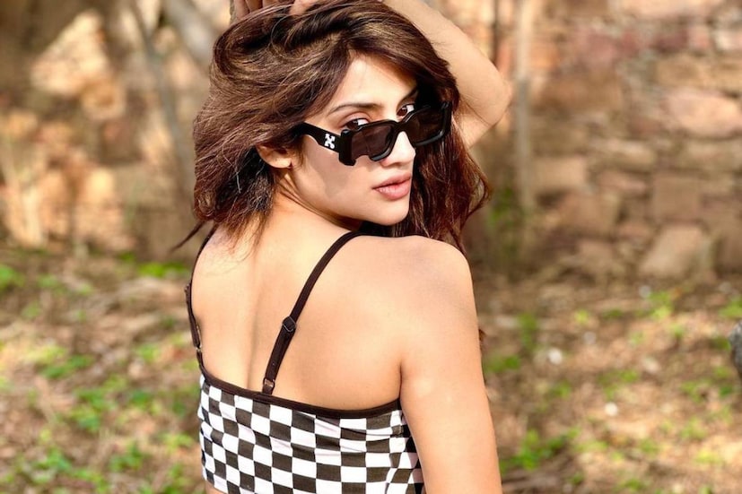 প্রেম, বিয়ে, কর্মজীবন, সব ক্ষেত্রেই বিতর্কে জড়িয়েছেন নুসরত। ধেয়ে এসেছে কটাক্ষ। একাধিক বার কাঠগড়ায় তুলে দেওয়া হয়। তবে সে সব কিছু পেরিয়েই নিজের শর্তে বাঁচেন নুসরত।  