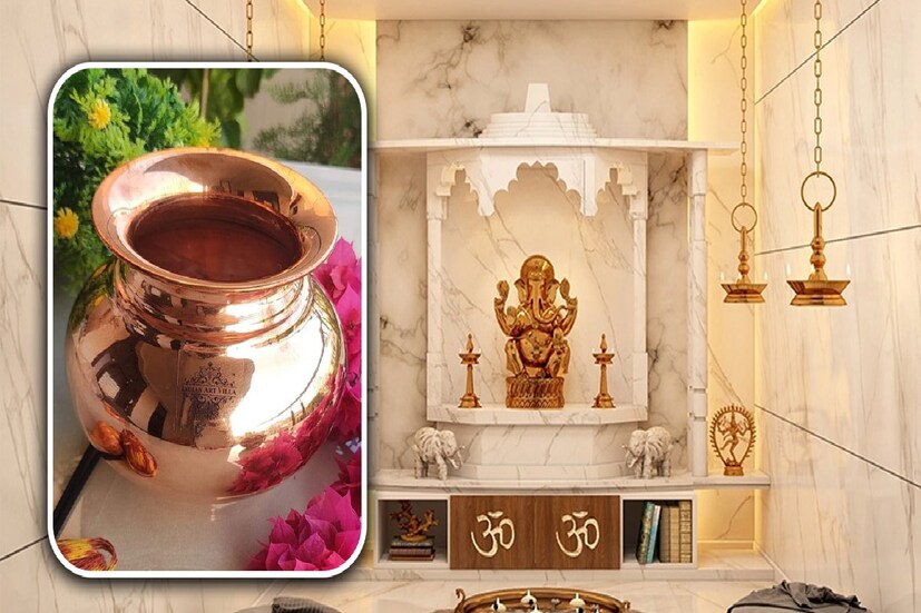 প্রধান দরজায় জল ছিটান: বাস্তুশাস্ত্র অনুসারে, বাড়ির প্রধান দরজায় জল ছিটানো শুভ বলে মনে করা হয়। বিশ্বাস করা হয়, প্রতিদিন সকালে ঘুম থেকে উঠে স্নান সেরে বাড়ির প্রধান দরজায় তামার কলসি ভরে জল ছিটিয়ে দিলে দিনভর গৃহস্থ সংসার শান্তিতে থাকে। 