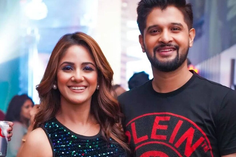 তাঁদের বিতণ্ডা প্রথমে সত্যি বলে মনে হলেও দর্শকদের পরে চমকে দেন তাঁরা।