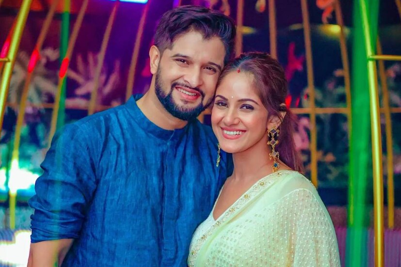 নীল-তৃণার এই কথোপকথনকে সত্যি বলে ধরে নেবেন না। স্টার জলসার নতুন ধারাবাহিক 'লাভ বিয়ে আজকাল'-এর প্রচারের জন্যই এই ভিডিও তৈরি করেছেন তাঁরা।