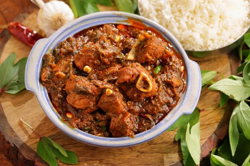 খাসির মাংস দিয়ে নানা রকমের রান্না হয়৷ কাবাব, বিরিয়ানি, কিমা, কোর্মা, ভুনা, নিহারী, পায়া স্যুপ এবং আমাদের প্রিয় রোববারের মাংসের ঝোল তো আছেই৷ এ সব রান্নার জন্যে কিন্তু খাসির শরীরের ভিন্ন ভিন্ন অংশের মাংস ব্যবহার করা হয়৷ 