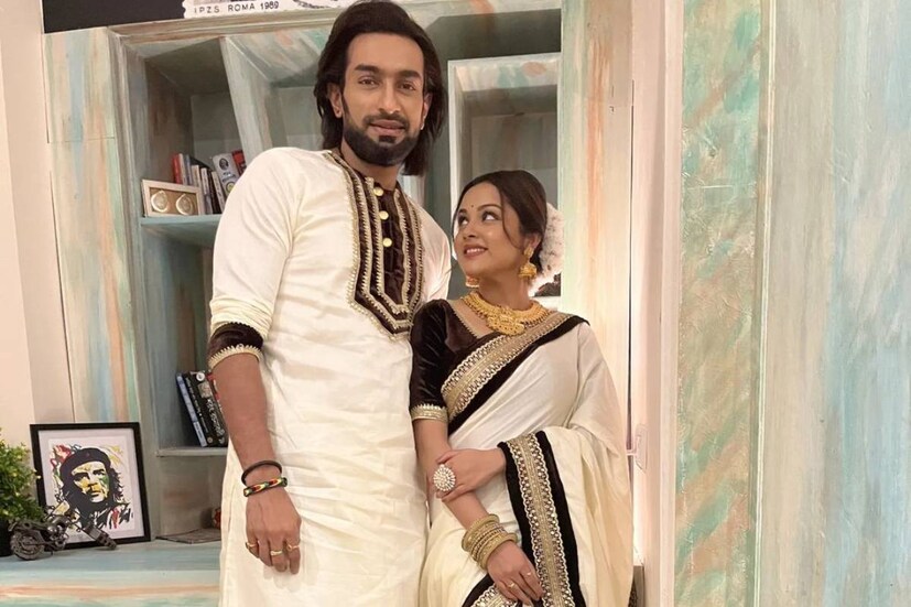 সম্প্রতি বিচ্ছেদের কথা প্রকাশ্যে আনেন জিতু-নবনীতা। তবে এই সিদ্ধান্তের কারণ এখনও প্রকাশ্যে আনেননি তাঁরা।