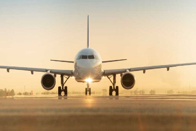 Google Flights অনুযায়ী, সাধারণত যাত্রার ৭২ দিন আগে টিকিট বুক করলে তা সবচেয়ে কম দামে পাওয়া যায়৷ কিন্তু, এর মাঝামাঝি কোনও টিকিট বুক করতে গেলেই আমাদের মাথায় প্রশ্ন আসে, এখন কি কাটব? এটা কি ভাল উইন্ডো চলছে? নাকি, দু’দিন পরে আবার দাম কমবে.. 