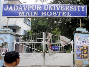 বিশ্ববিদ্যালয়ে নিরাপত্তা কড়াকড়ি করার জন্য সিসিটিভি লাগানোর দাবিও আরও জোরালো হয়েছে