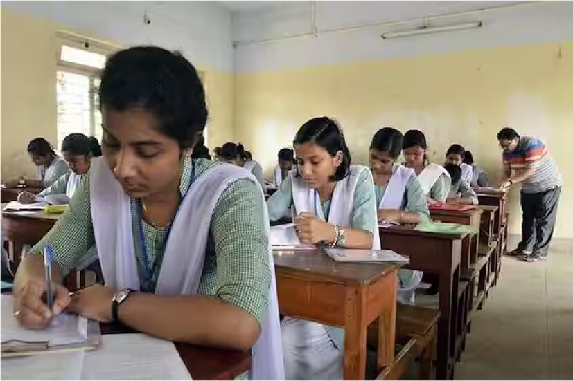 পাশাপাশি বাংলা ভাষাকে বিভিন্ন স্কুলে পড়ানোর ক্ষেত্রে অগ্রাধিকার দিতে হবে সে বিষয়েও এদিন রাজ্য মন্ত্রিসভার বৈঠকে সিদ্ধান্ত নেওয়া হল। মূলত প্রথম শ্রেণি থেকেই বাংলা ভাষা সম্পর্কে যাতে ছাত্রছাত্রীদের ধারণা তৈরি হয় সে বিষয়ে সম্পর্কেও রাজ্য তার নিজের শিক্ষানীতিতে অবস্থান স্পষ্ট করল।